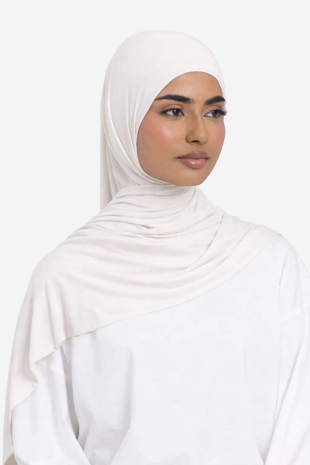 Woman wearing a pearl premium bamboo jersey hijab by Amanah styled smoothly over a white outfit